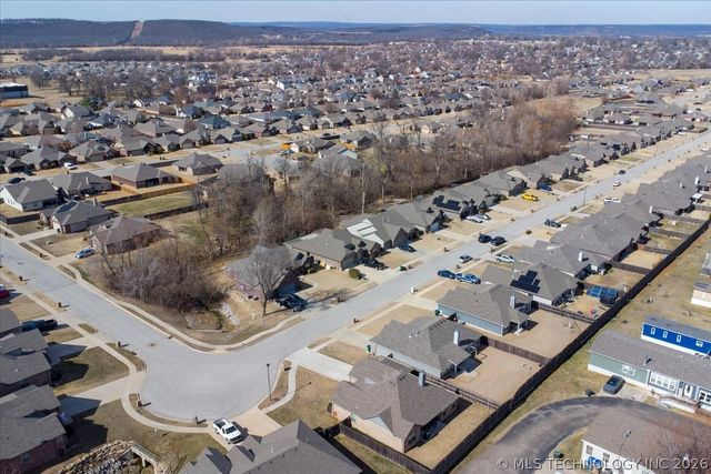 5433 Skylane Drive, Sand Springs, OK 74063