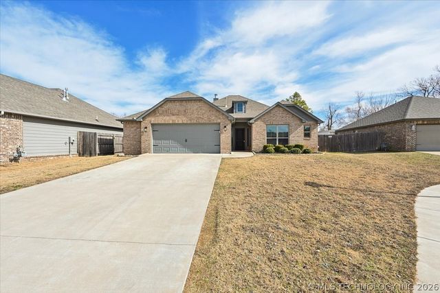 5433 Skylane Drive, Sand Springs, OK 74063