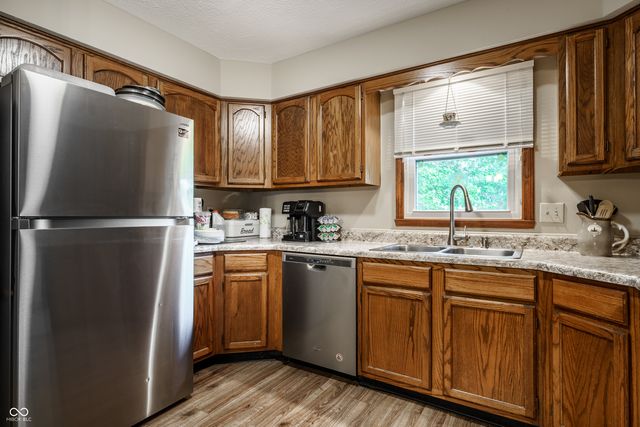 1642 Waterford Drive, Zionsville, IN 46077