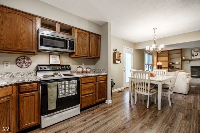 1642 Waterford Drive, Zionsville, IN 46077