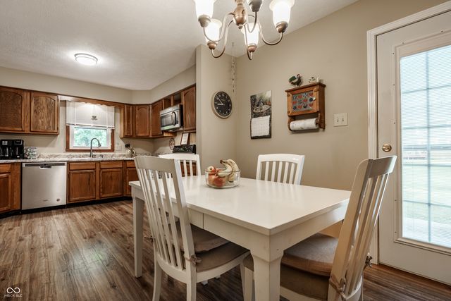 1642 Waterford Drive, Zionsville, IN 46077