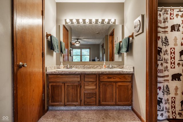 1642 Waterford Drive, Zionsville, IN 46077