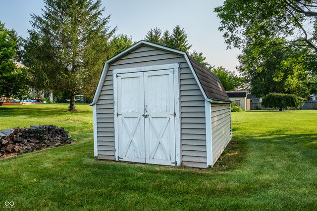 1642 Waterford Drive, Zionsville, IN 46077