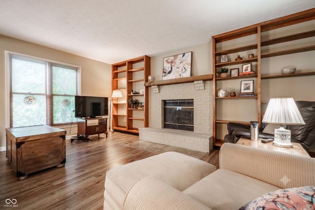 1642 Waterford Drive, Zionsville, IN 46077