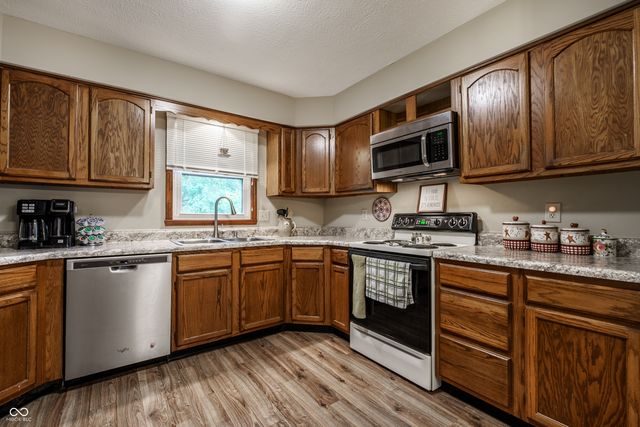 1642 Waterford Drive, Zionsville, IN 46077