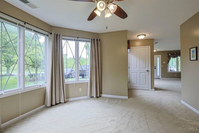 206 Edinburgh Lane, Springdale, OH 45246