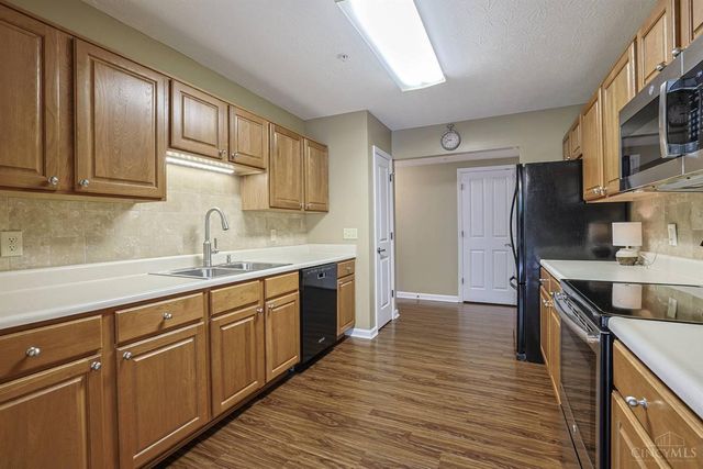 206 Edinburgh Lane, Springdale, OH 45246