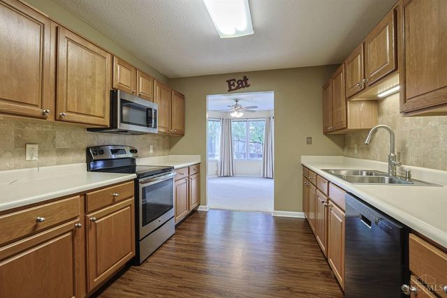 206 Edinburgh Lane, Springdale, OH 45246