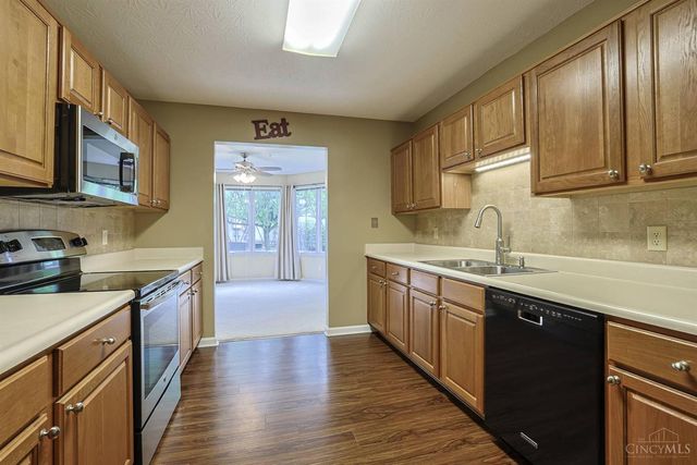 206 Edinburgh Lane, Springdale, OH 45246