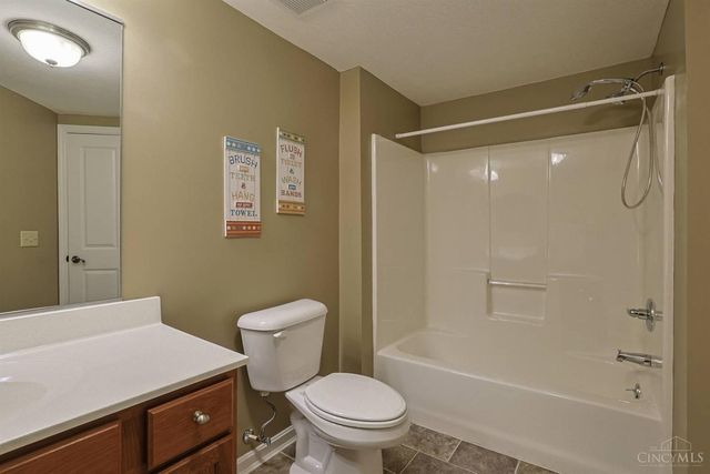 206 Edinburgh Lane, Springdale, OH 45246