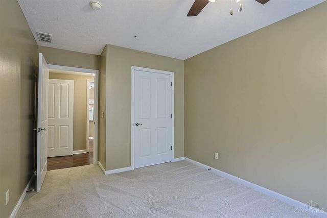 206 Edinburgh Lane, Springdale, OH 45246