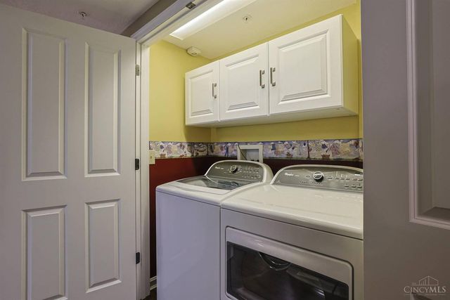 206 Edinburgh Lane, Springdale, OH 45246