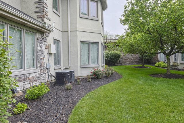 206 Edinburgh Lane, Springdale, OH 45246