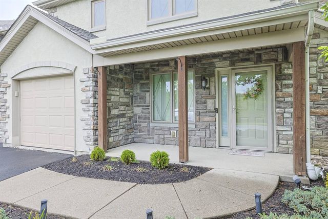 206 Edinburgh Lane, Springdale, OH 45246