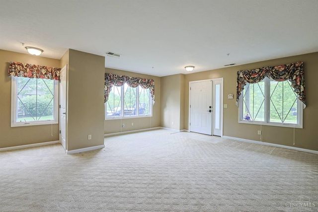 206 Edinburgh Lane, Springdale, OH 45246