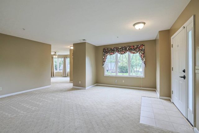 206 Edinburgh Lane, Springdale, OH 45246