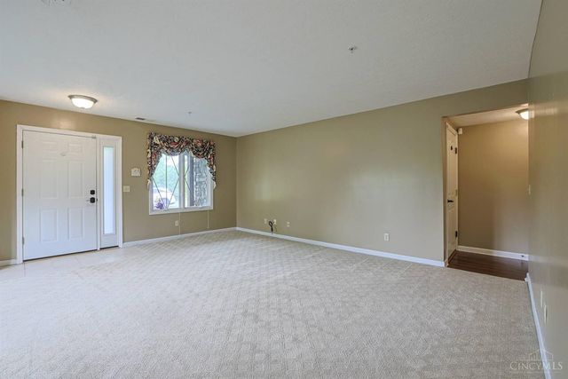 206 Edinburgh Lane, Springdale, OH 45246