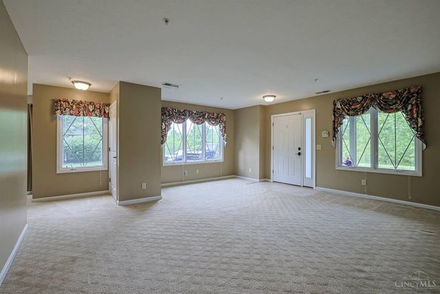 206 Edinburgh Lane, Springdale, OH 45246