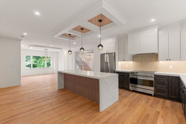 42 Woodbine Circle, Needham, MA 02494