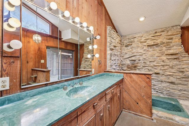 2204 Bahia CIR, Austin, TX 78741