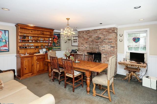 80 E Broadway, Roslyn, NY 11576
