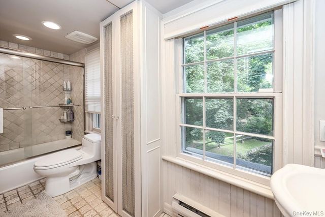 80 E Broadway, Roslyn, NY 11576