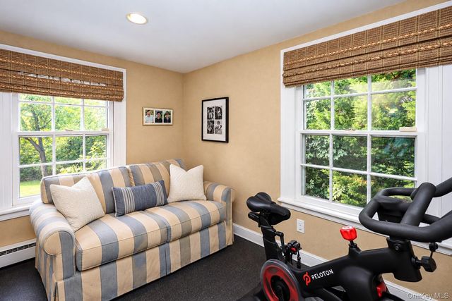 80 E Broadway, Roslyn, NY 11576