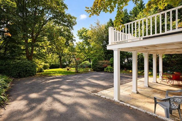 80 E Broadway, Roslyn, NY 11576