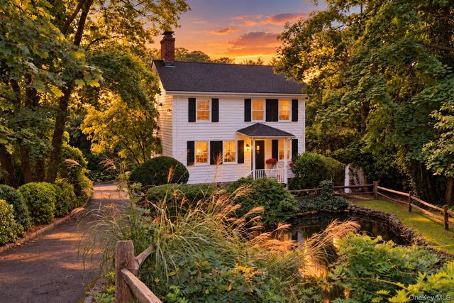 80 E Broadway, Roslyn, NY 11576