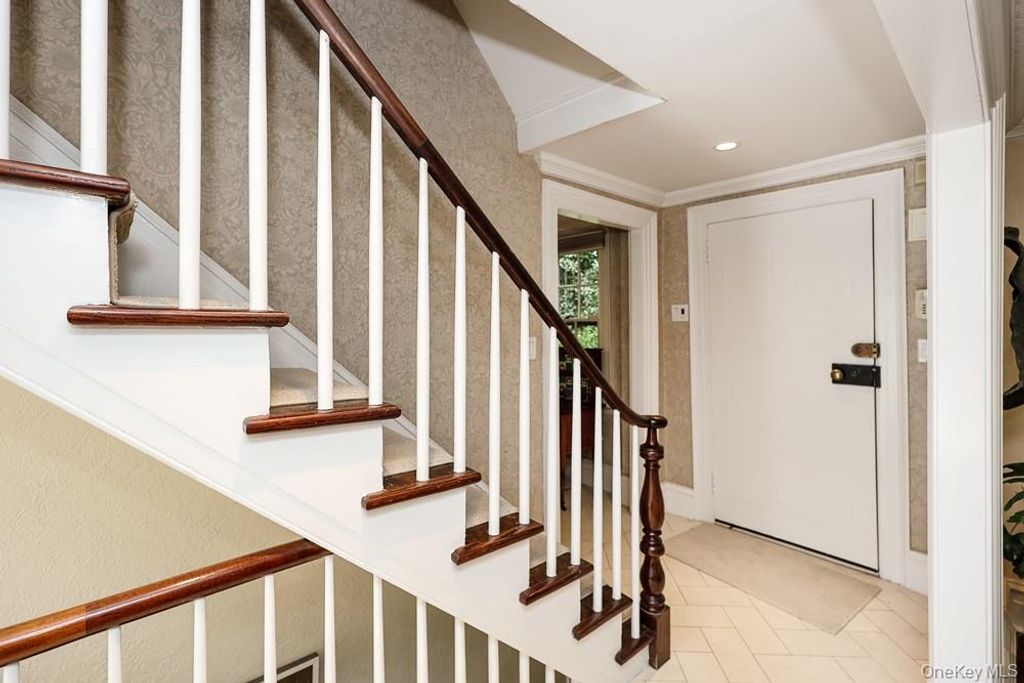 80 E Broadway, Roslyn, NY 11576 — photo 3