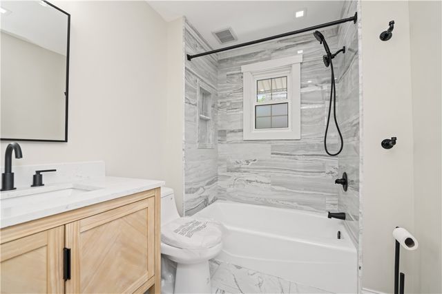 2936 Lake Avenue, Rochester, NY 14612
