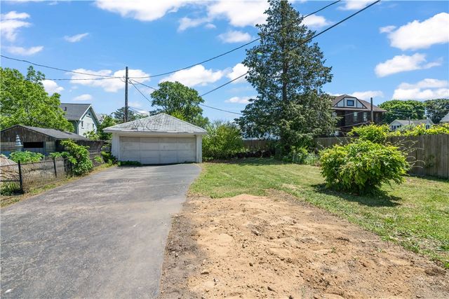 2936 Lake Avenue, Rochester, NY 14612