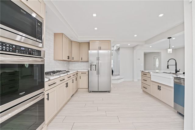 2936 Lake Avenue, Rochester, NY 14612