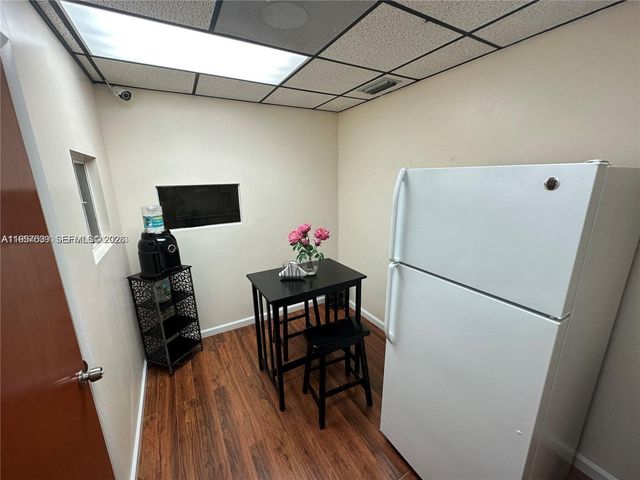 6187 NW 167th St H18, Hialeah, FL 33015