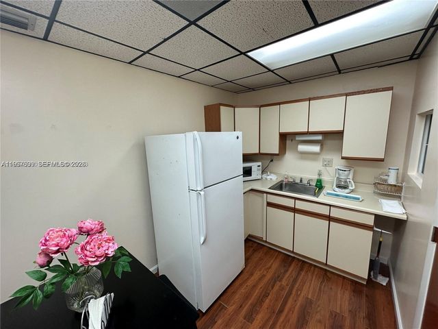 6187 NW 167th St H18, Hialeah, FL 33015