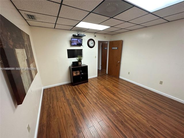 6187 NW 167th St H18, Hialeah, FL 33015