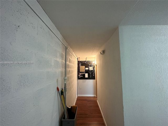 6187 NW 167th St H18, Hialeah, FL 33015