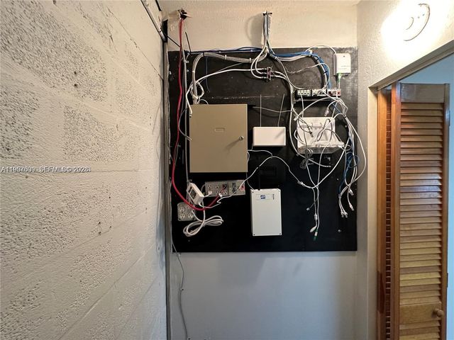 6187 NW 167th St H18, Hialeah, FL 33015