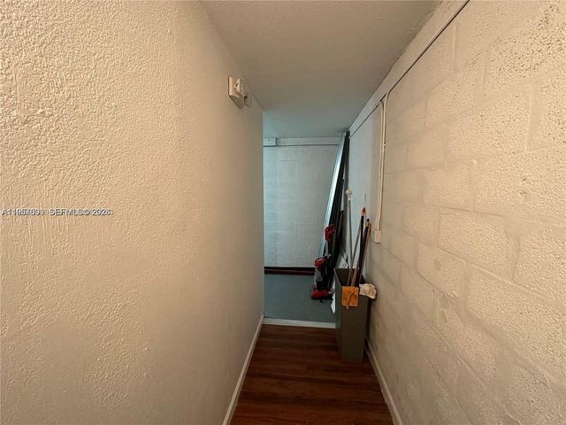 6187 NW 167th St H18, Hialeah, FL 33015