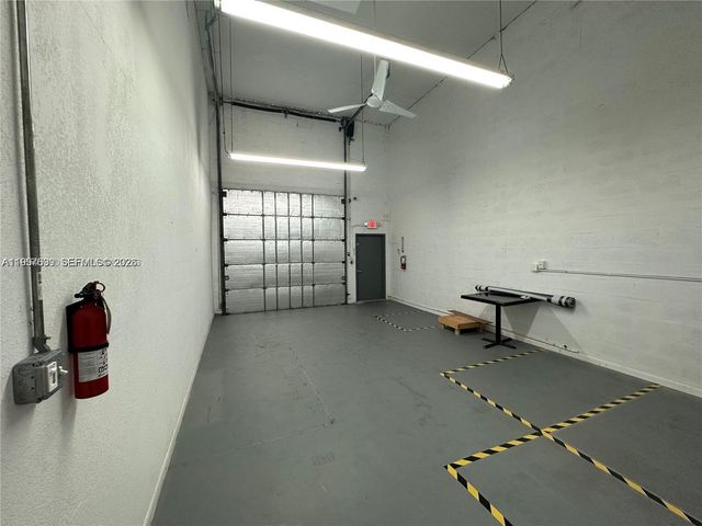 6187 NW 167th St H18, Hialeah, FL 33015