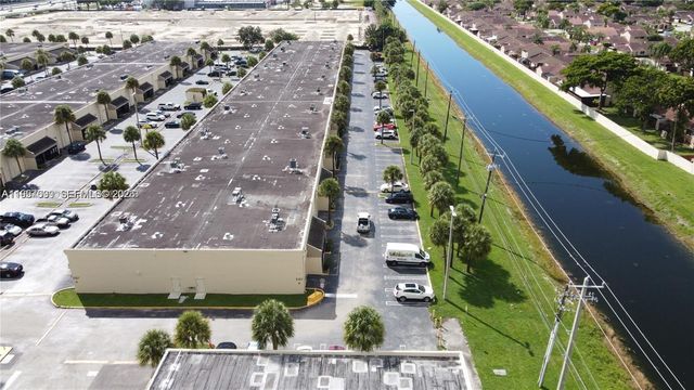 6187 NW 167th St H18, Hialeah, FL 33015