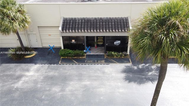 6187 NW 167th St H18, Hialeah, FL 33015