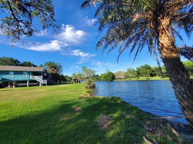 2725 49th Street, Dickinson, TX 77539