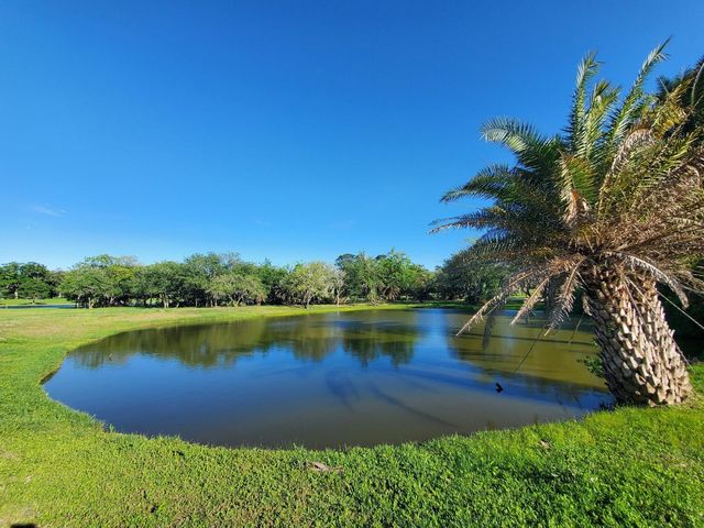 2725 49th Street, Dickinson, TX 77539