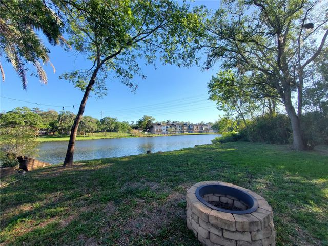 2725 49th Street, Dickinson, TX 77539