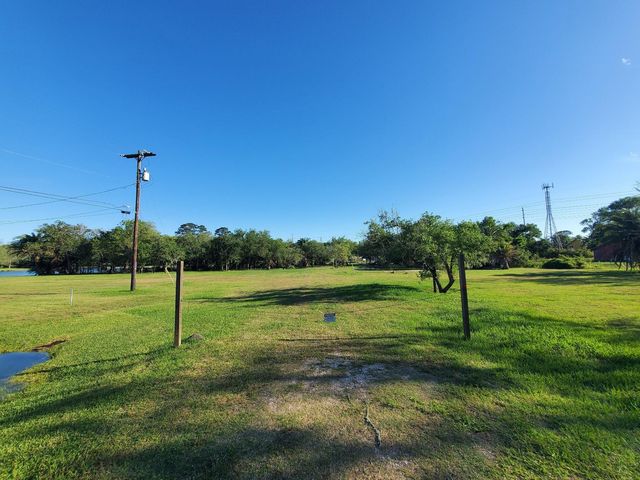 2725 49th Street, Dickinson, TX 77539