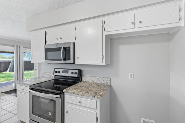 6540 Meadowlark Lane E, Watauga, TX 76148