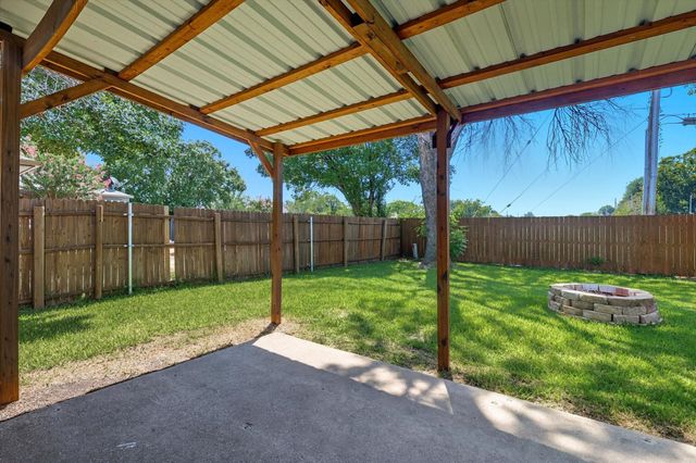 6540 Meadowlark Lane E, Watauga, TX 76148