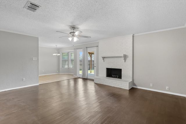 6540 Meadowlark Lane E, Watauga, TX 76148