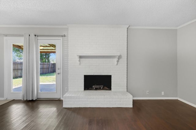 6540 Meadowlark Lane E, Watauga, TX 76148